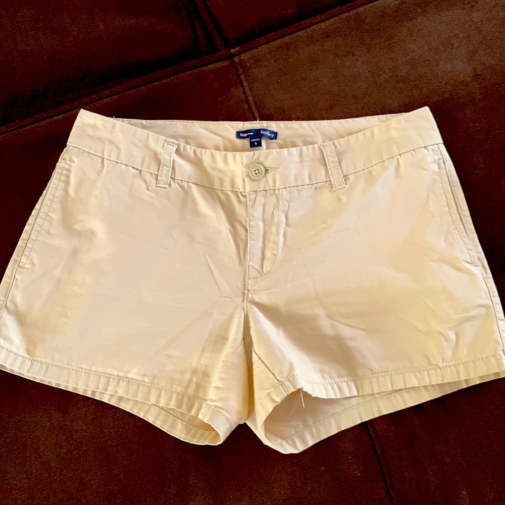 Gap khaki shorts